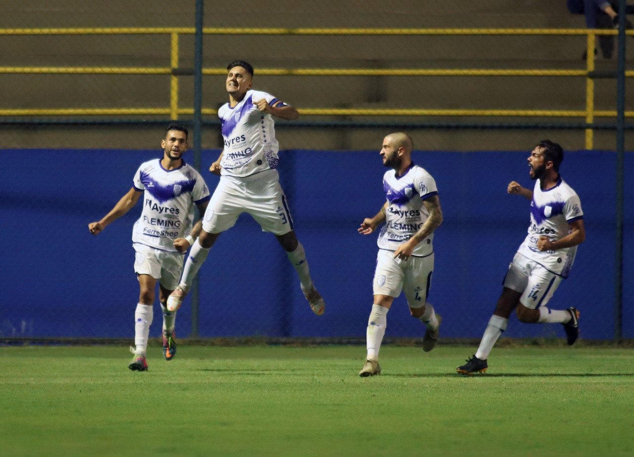 nhan-dinh-soi-keo-nacional-vs-sportivo-ameliano-5h30-ngay-21-11-2025